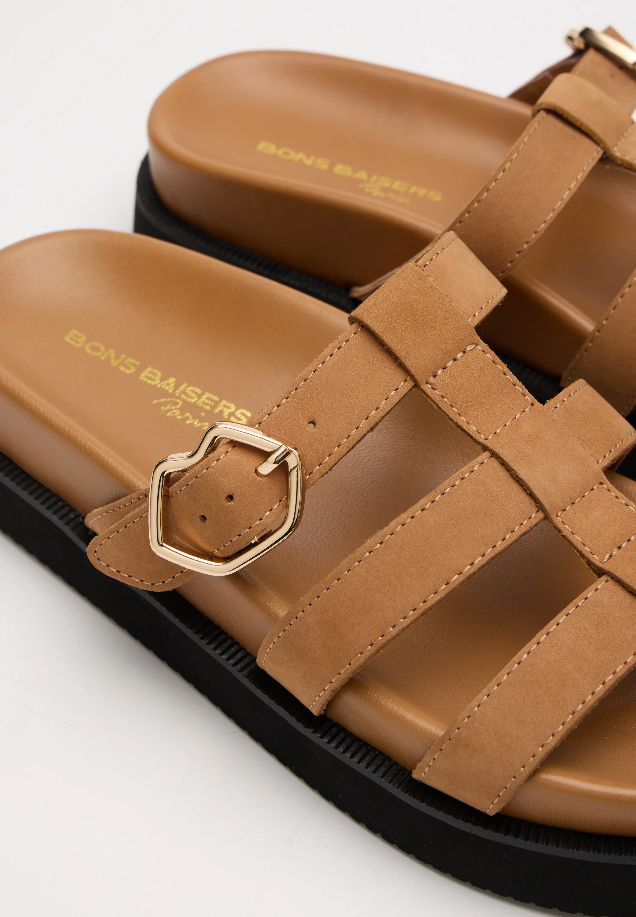 Clara-Cuir Camel